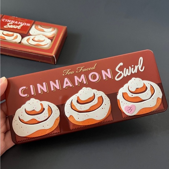 Too Faced Cinnamon Swirl Eyeshadow Palette 18 Eyeshadows - Picture 5 of 6